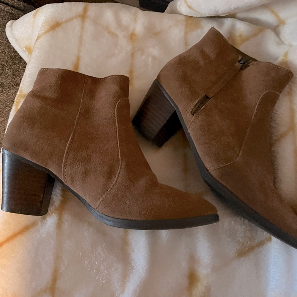 Brown suede booties size 8.5 G.H BASS & CO